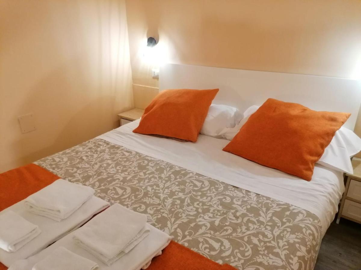 Amedeo Square Bed & Breakfast Napoli Bagian luar foto