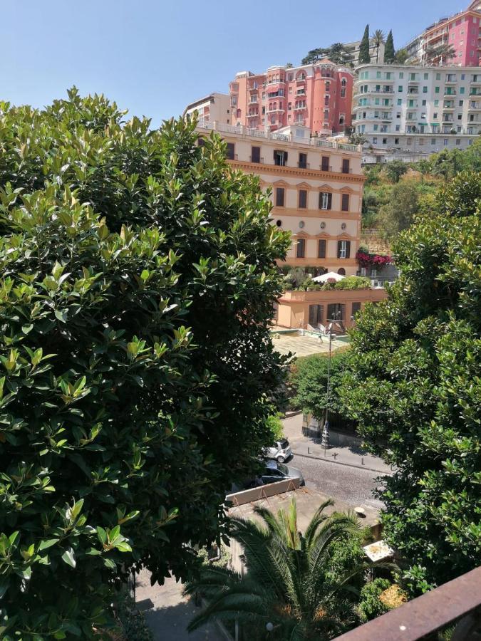 Amedeo Square Bed & Breakfast Napoli Bagian luar foto