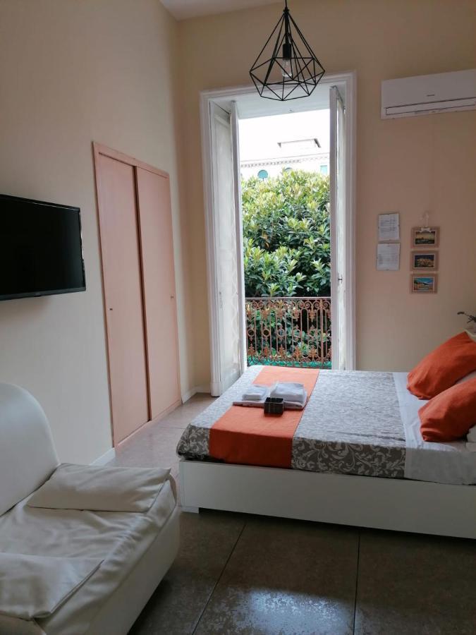 Amedeo Square Bed & Breakfast Napoli Bagian luar foto