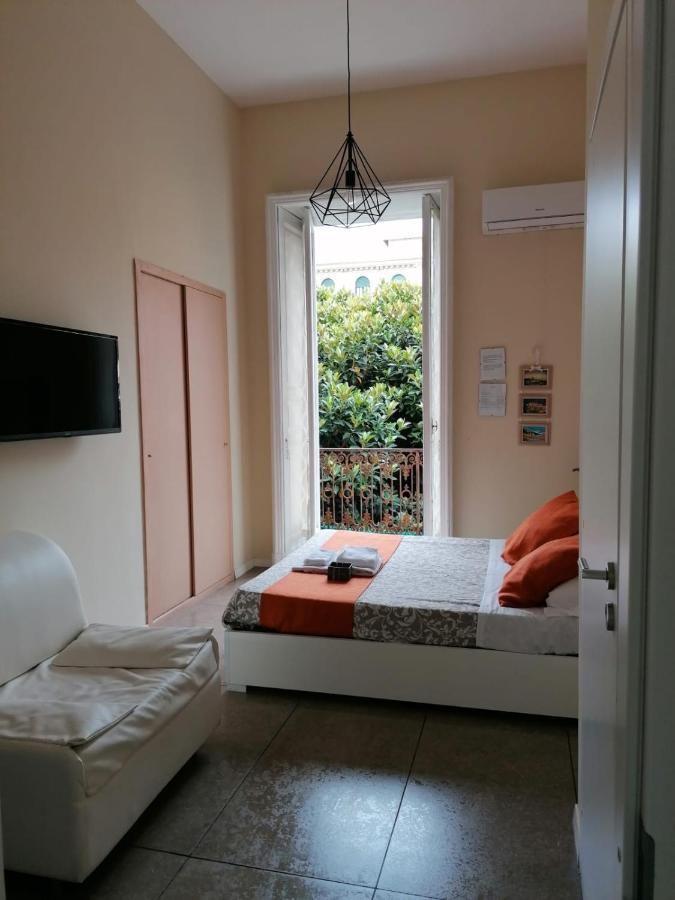 Amedeo Square Bed & Breakfast Napoli Bagian luar foto