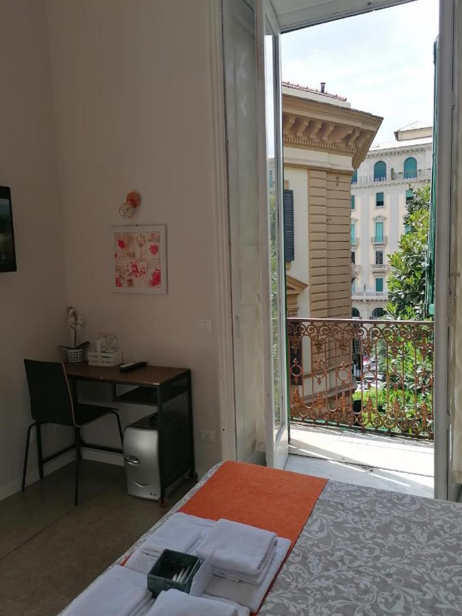 Amedeo Square Bed & Breakfast Napoli Bagian luar foto