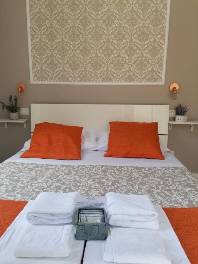 Amedeo Square Bed & Breakfast Napoli Bagian luar foto