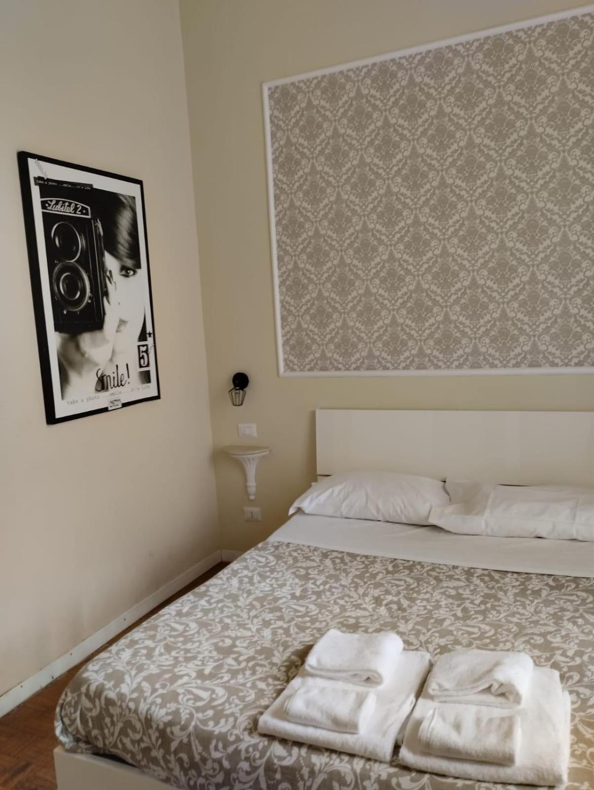 Amedeo Square Bed & Breakfast Napoli Bagian luar foto