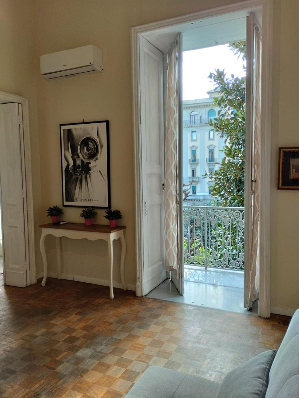 Amedeo Square Bed & Breakfast Napoli Bagian luar foto