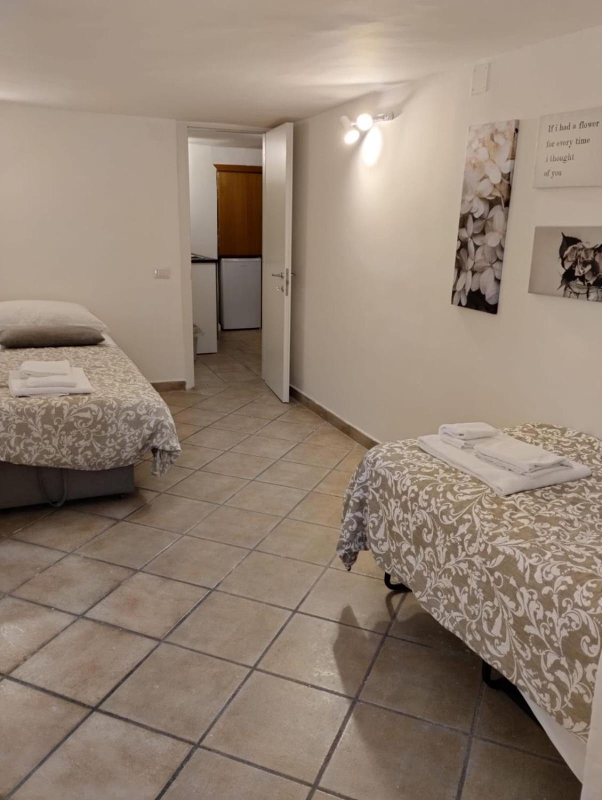 Amedeo Square Bed & Breakfast Napoli Bagian luar foto