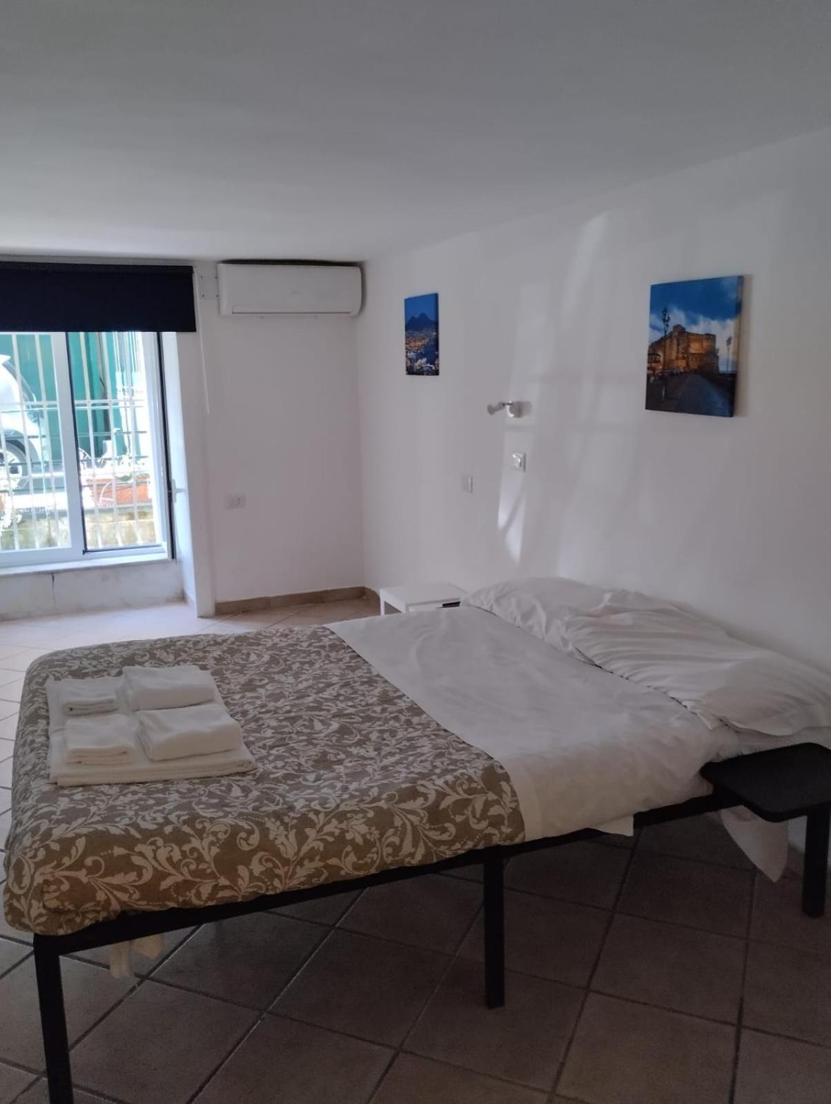 Amedeo Square Bed & Breakfast Napoli Bagian luar foto