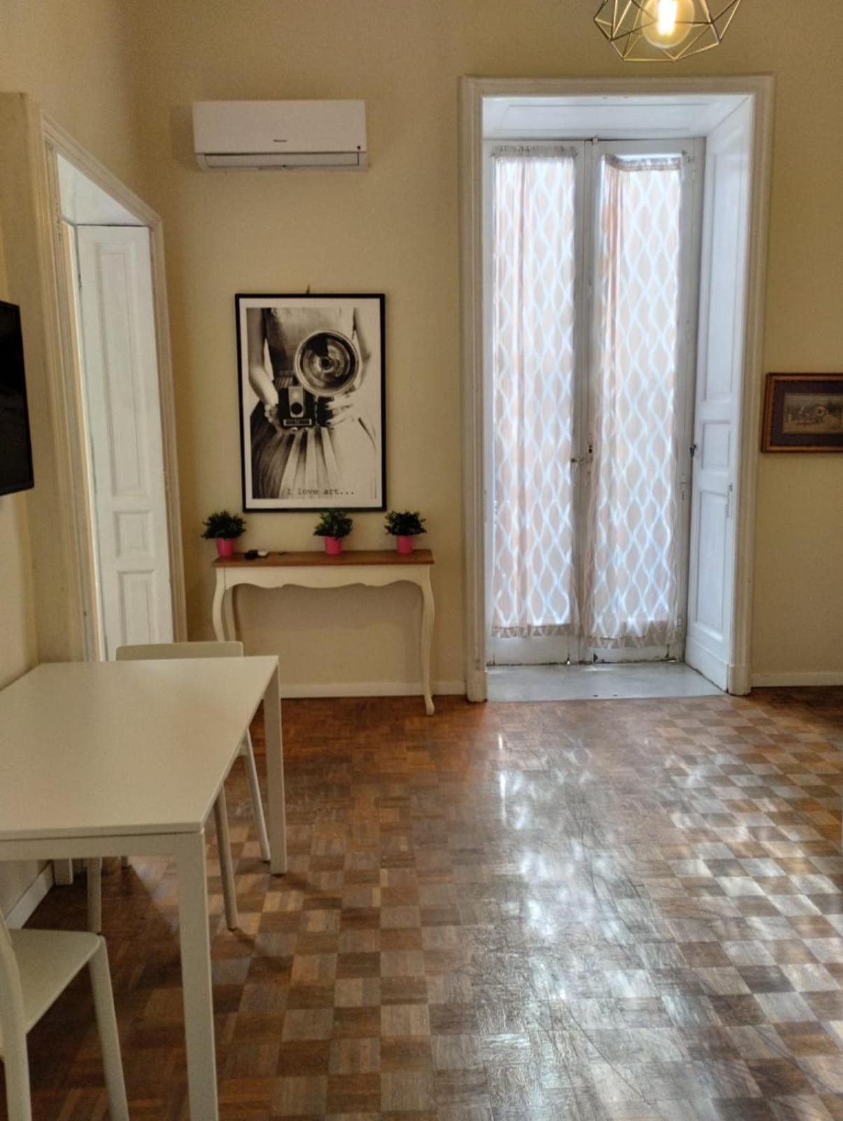 Amedeo Square Bed & Breakfast Napoli Bagian luar foto