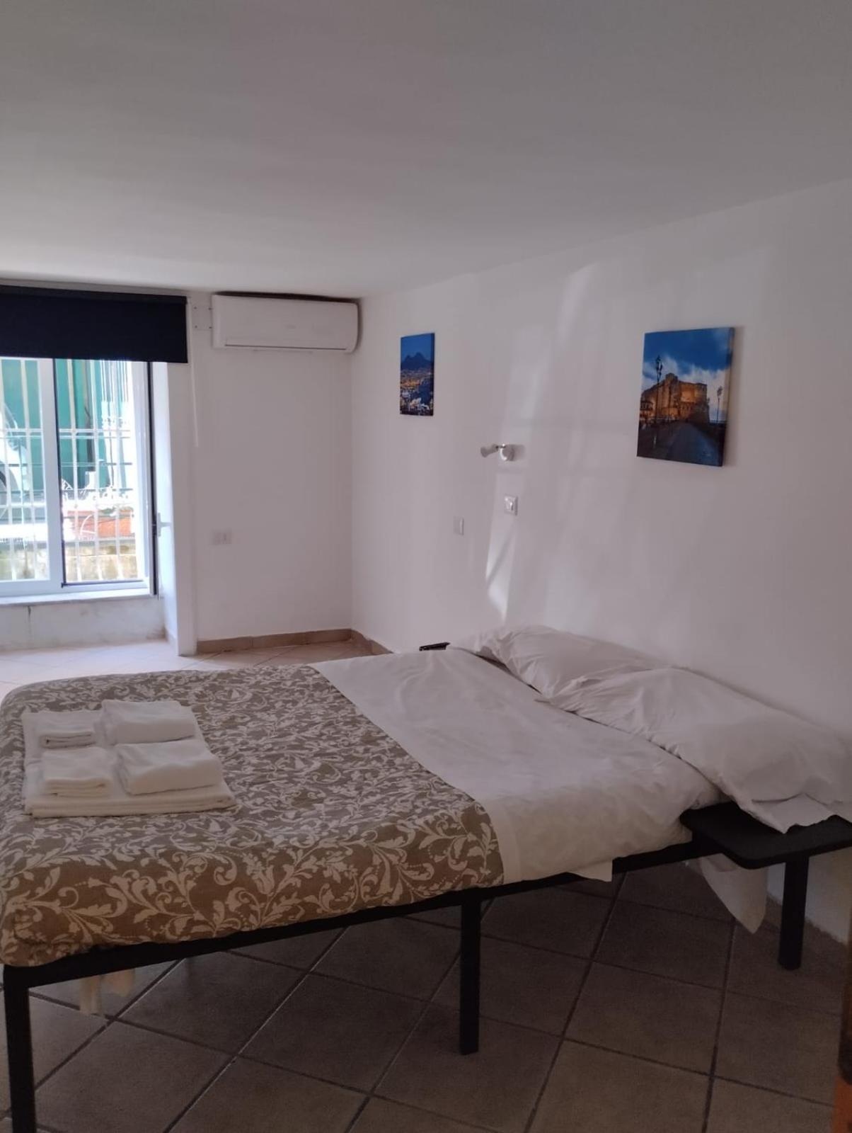 Amedeo Square Bed & Breakfast Napoli Bagian luar foto