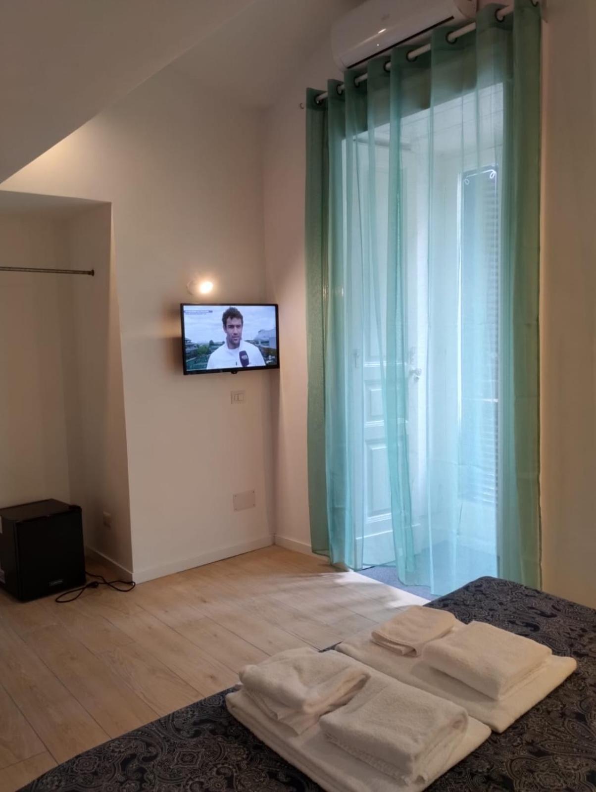 Amedeo Square Bed & Breakfast Napoli Bagian luar foto