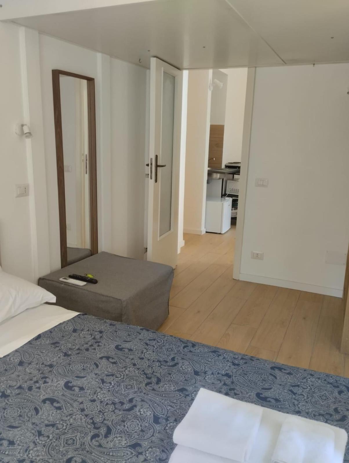 Amedeo Square Bed & Breakfast Napoli Bagian luar foto