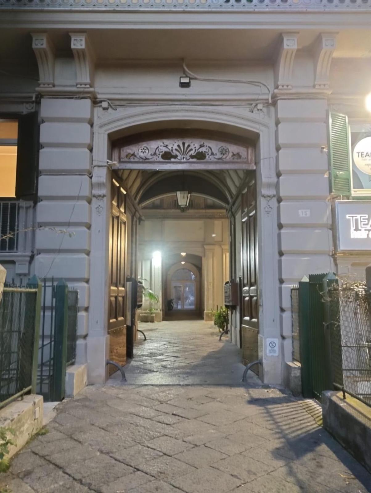 Amedeo Square Bed & Breakfast Napoli Bagian luar foto