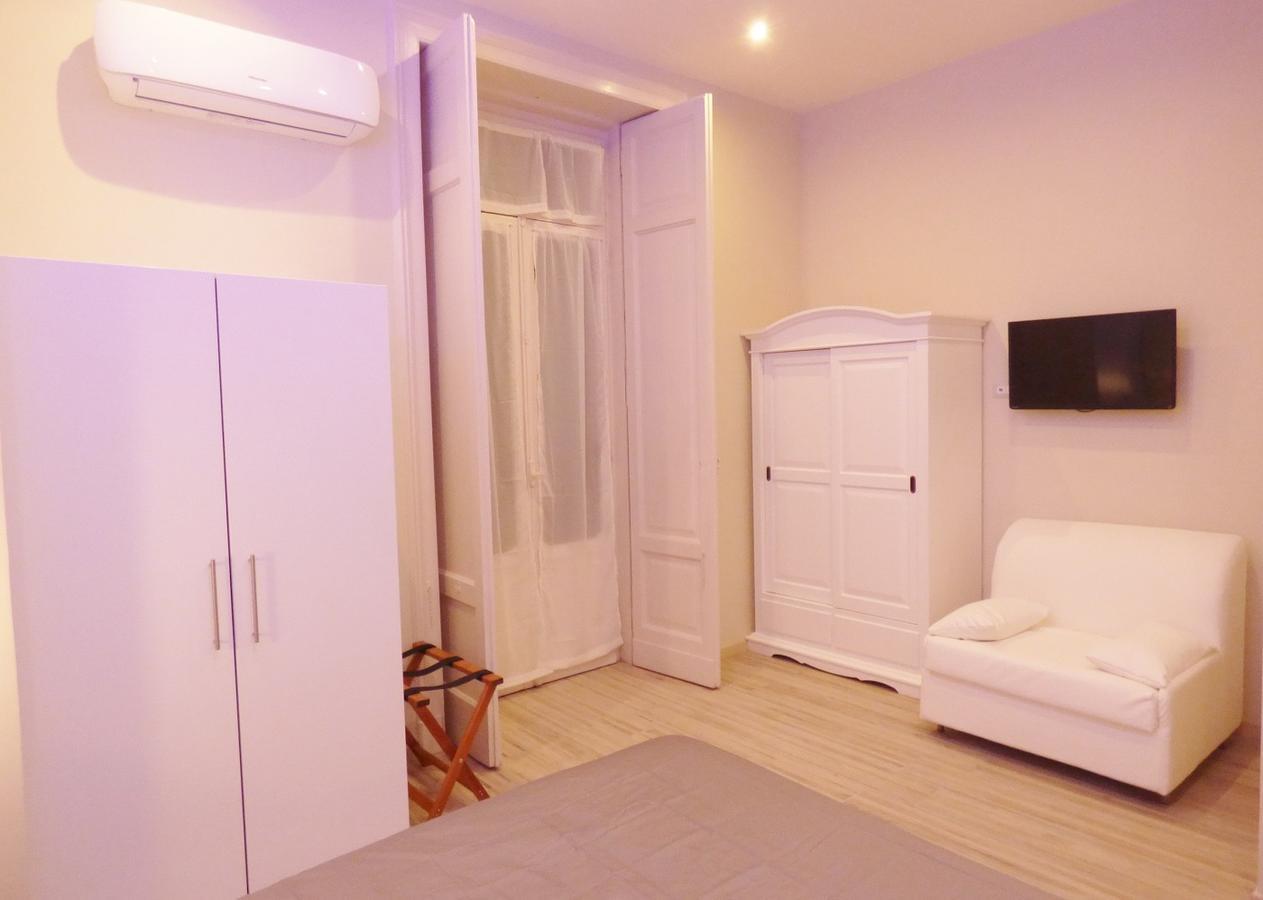 Amedeo Square Bed & Breakfast Napoli Bagian luar foto